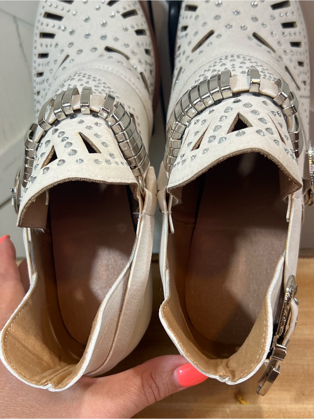 BOHO Cream Western Slip-On Ankle Boots Cutouts Silver -Tone Buckles Size 10 NEW - Picture 8 of 11
